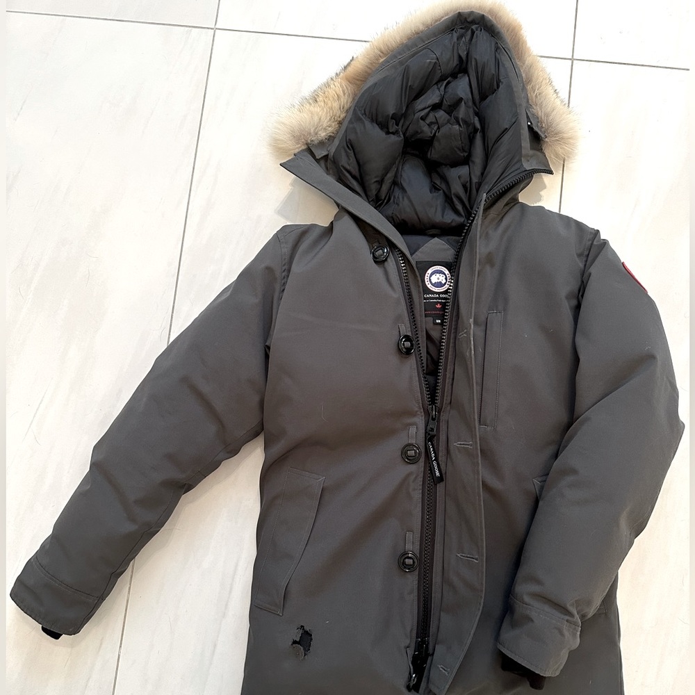 Authentic Canada Goose mid thigh length coat with real fur on hood - M